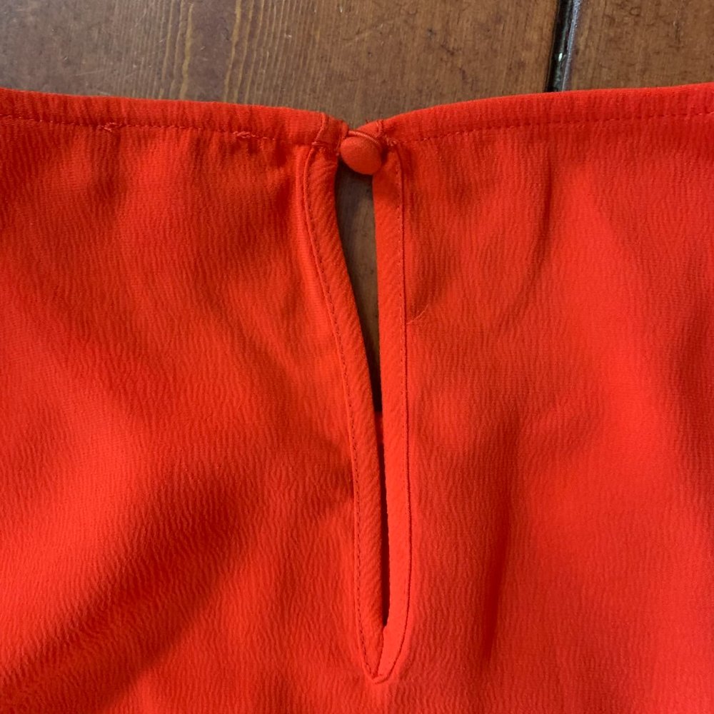 Women's Vince Camuto Large Red Bell Sleeve Keyhole Back Polyester Blouse EUC - Picture 9 of 13